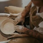 Hogyan segít kikapcsolni és lelassítani a saját kezű agyagozás?