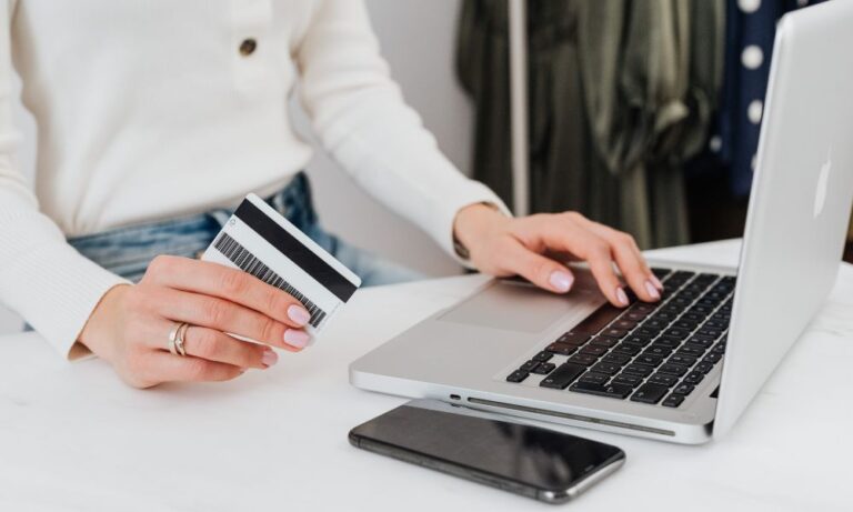 Fizetési kapu választás biztonságos és kényelmes webáruházhoz